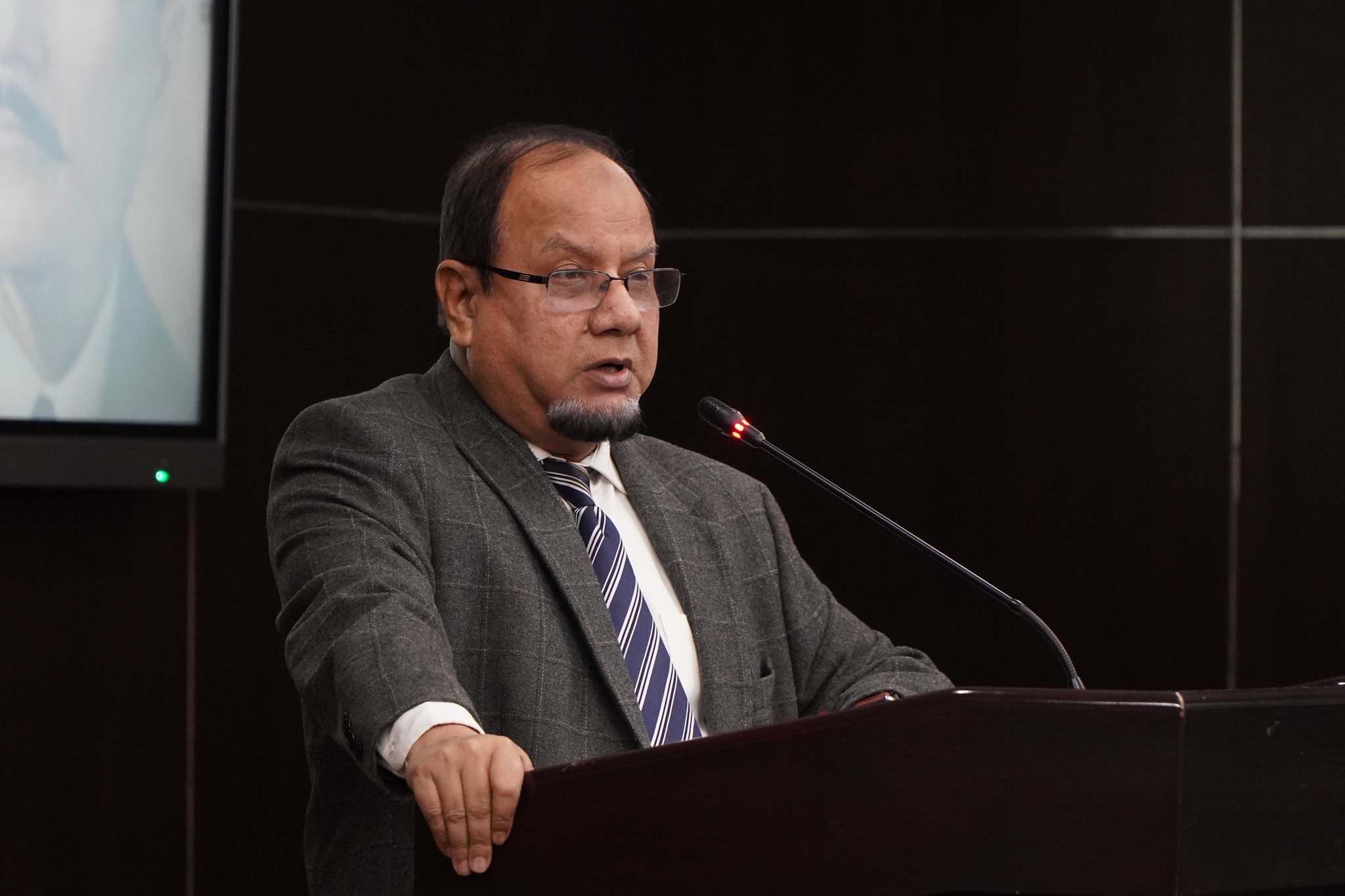 Allama Iqbal’s Concept of the Shaheen (Falcon) and Today’s Youth 6